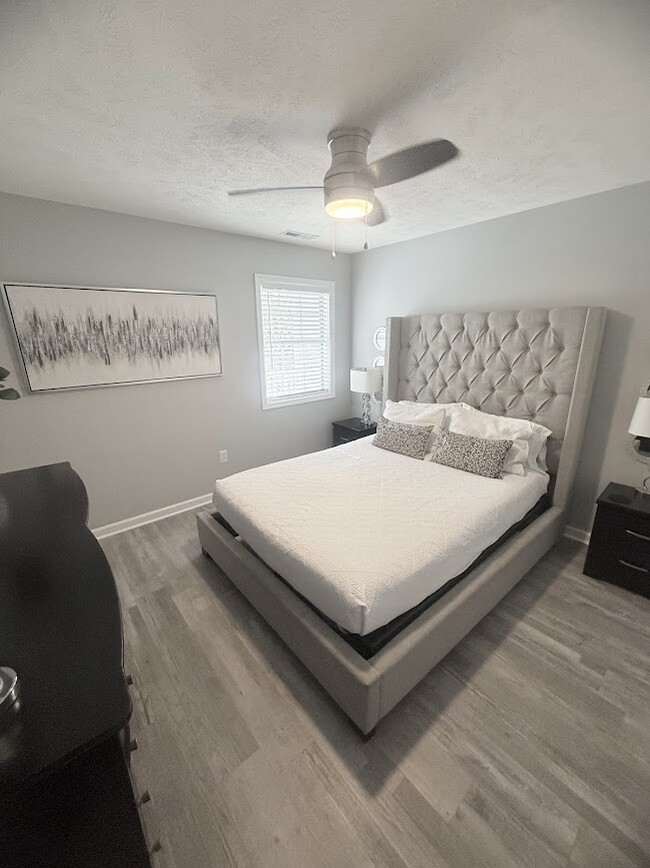 Building Photo - 469 White River Dr