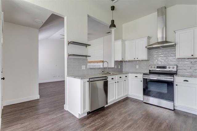 Building Photo - 5922 Royalcrest Dr