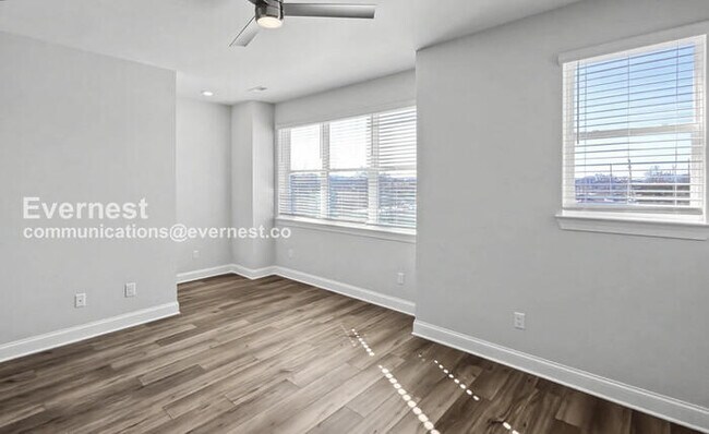 Building Photo - 2 Bed/2.5 Bath Townhome with Garage / Pet-Friendly / Available Now!