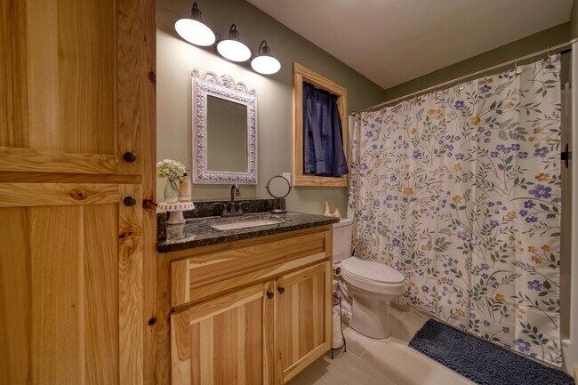 Building Photo - 60 Deer Vly Ln