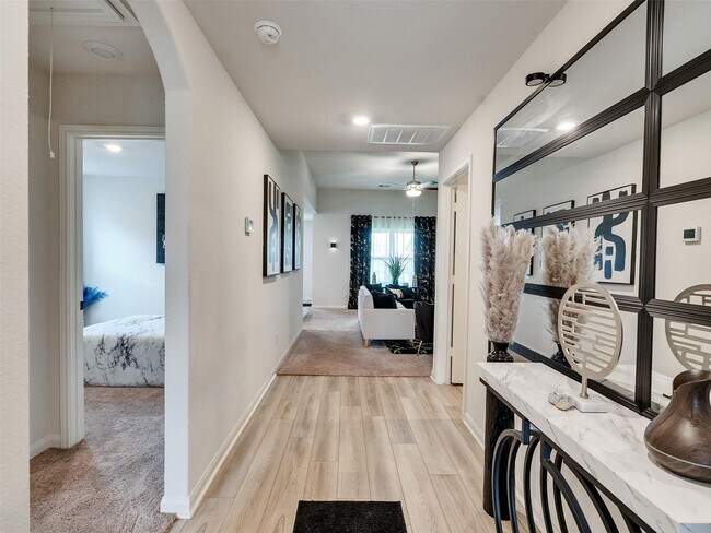 Building Photo - 412 Maple Fawn Dr