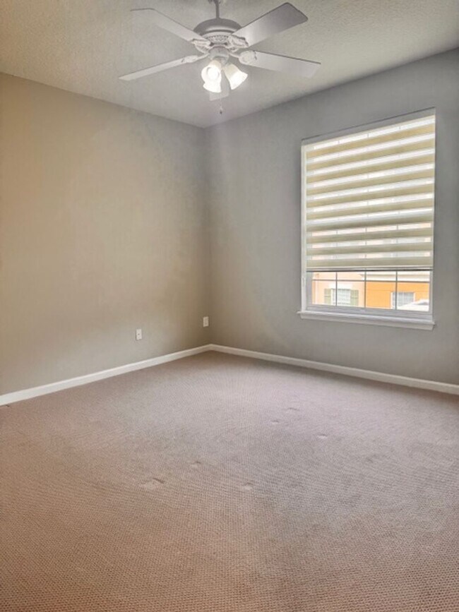 Building Photo - Condominium for rent