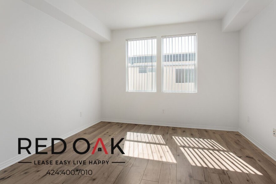 Building Photo - 11925 Kling St