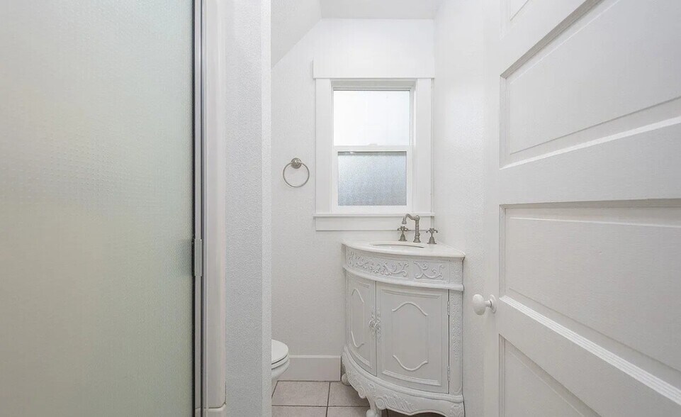 Bathroom - 2285 SW Briggs Rd