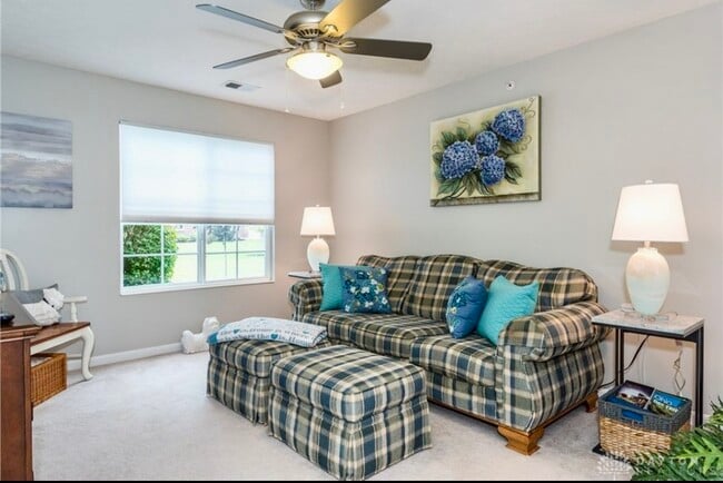 Building Photo - Crestmont 104