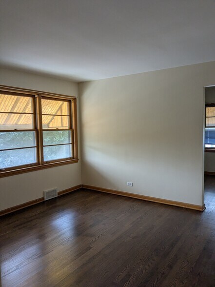 Building Photo - 2345 N Rutherford Ave