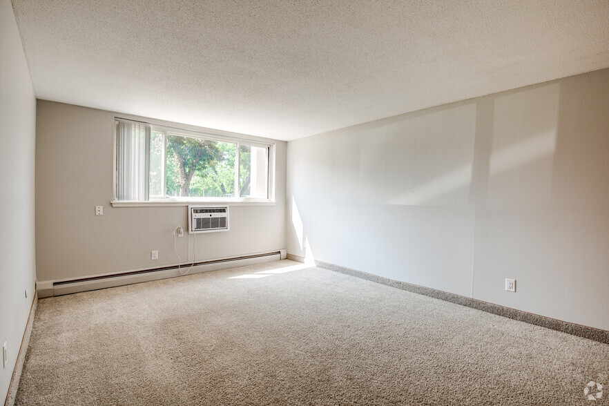 1BR, 1BA - 625SF - 1BR Deluxe - Pine Tree Park Apartments