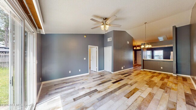 Building Photo - 2476 Spring Vale Rd