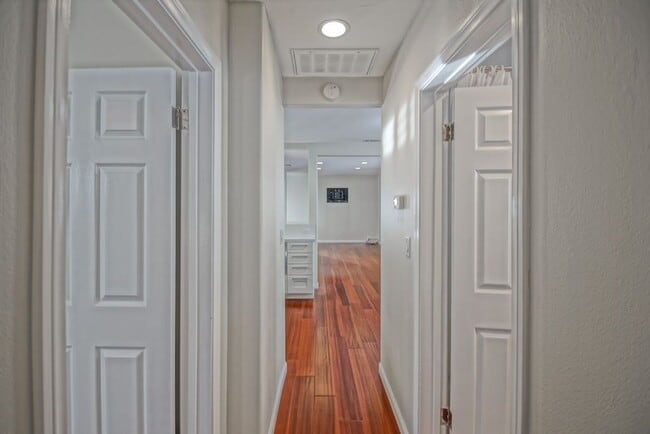 Building Photo - BEAUTIFULLY REMODELED, REDONDO HILLS HOME ...