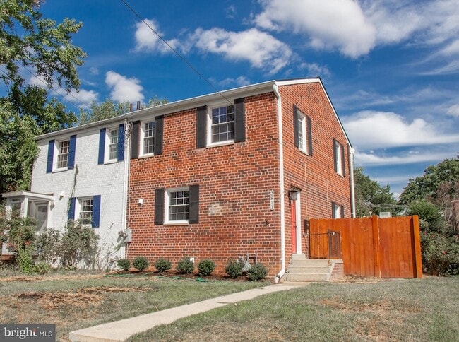 Building Photo - 2811 Mosby St