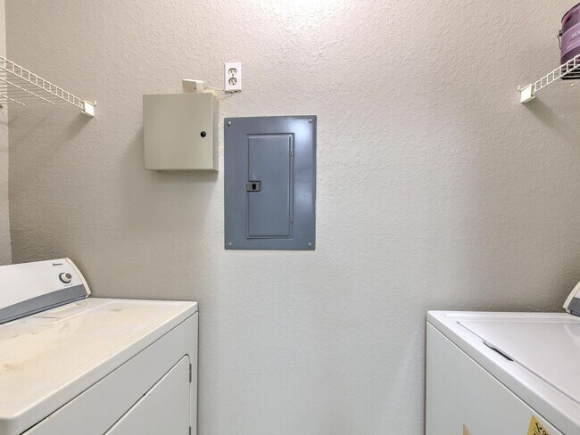 Building Photo - 5703 Legacy Crescent Pl
