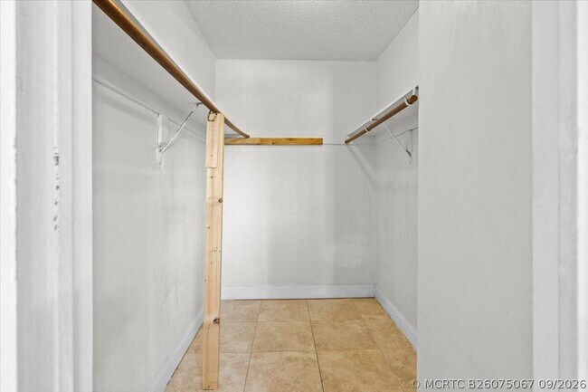 Building Photo - 2531 NW 39th Terrace