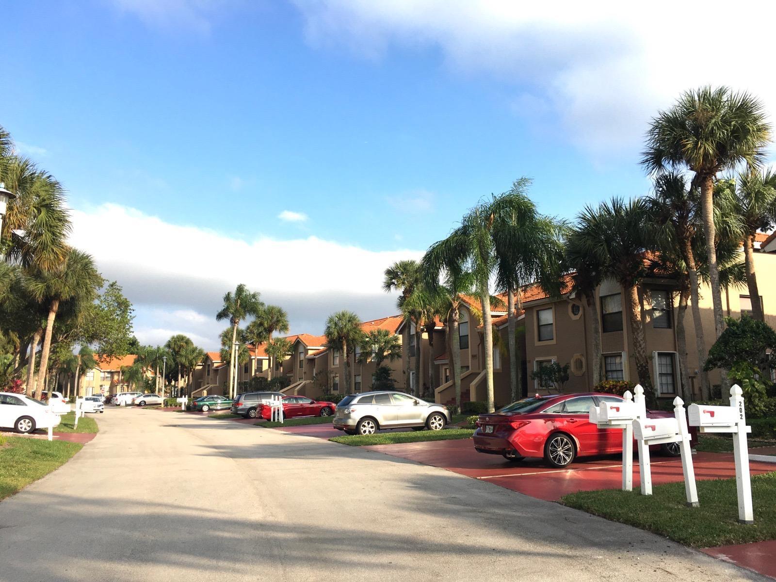 Building Photo - 10910 Lakemore Ln