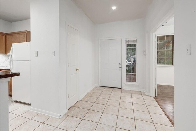 Building Photo - 6036 Mesa Verde Cir