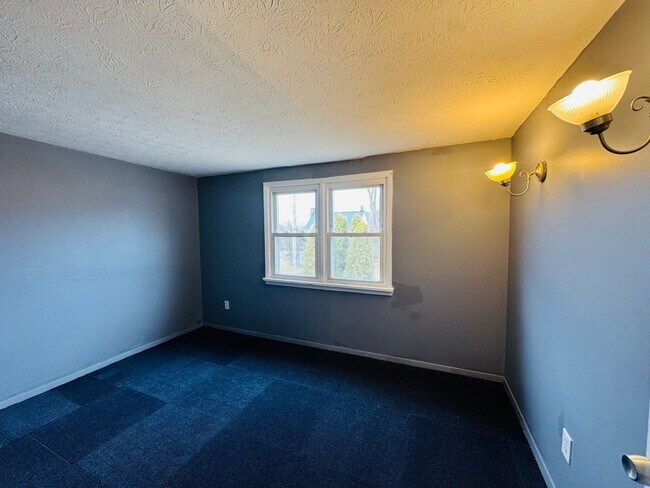 Building Photo - Comfort Meets Convenience: Beautiful 5-Bedroom Single-Family Home Family-Friendly