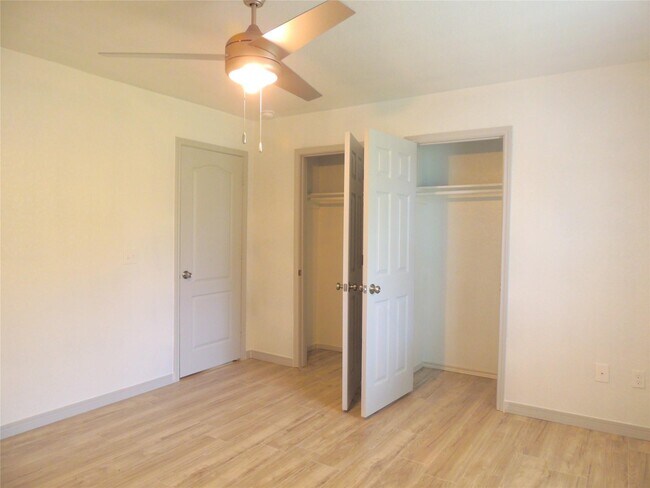 Building Photo - 1242 Chevy Chase Dr