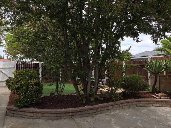 Building Photo - PRIVATE 3 bed/3 bath HOME + LARGE BONUS ROOM. NO OTHER UNITS ON PROPERTY.