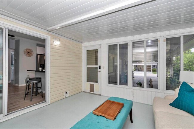 Building Photo - 5839 SW 59th St