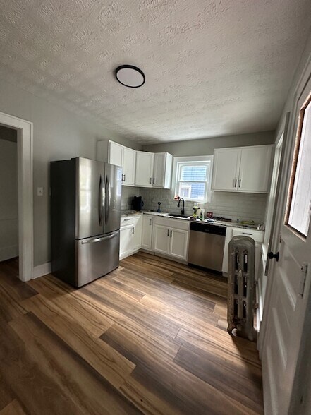 Building Photo - 3081 E Derbyshire Rd