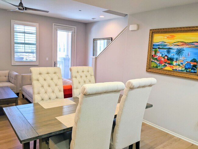 Building Photo - 4 Bedroom Townhome in the Promenade at Spectrum Community