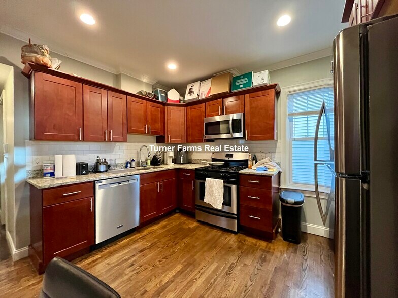 Building Photo - 47 Beech Glen St