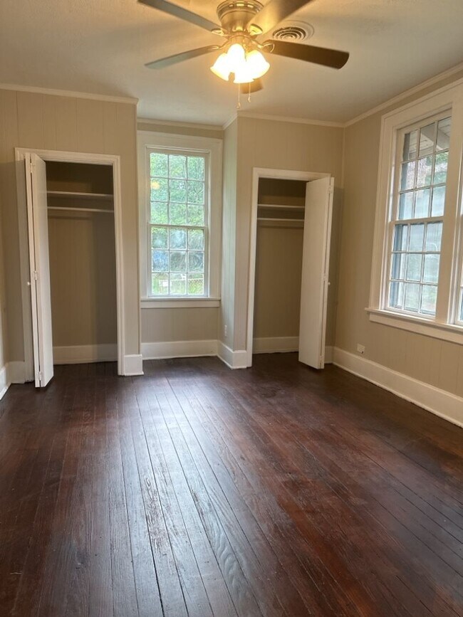 Building Photo - Charming 2-bedroom, 1-bathroom home