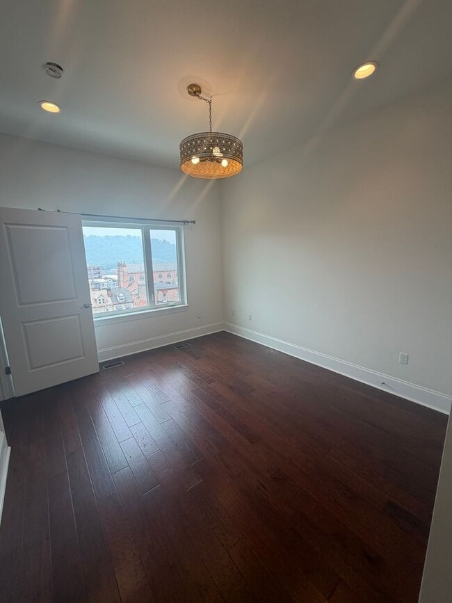 Building Photo - Luxury 3 Bedroom Condo in the Heart of Lawrenceville