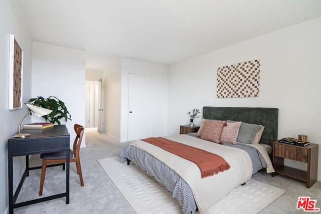 Building Photo - 8701 Delgany Ave