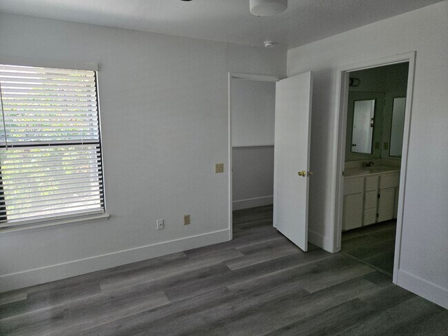 Building Photo - 4928 Westgate Ct