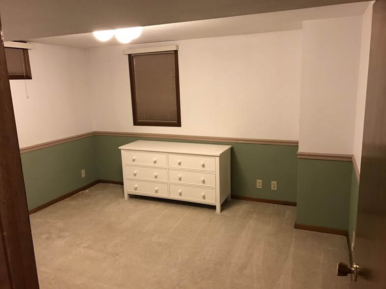 LARGE BR with ample closet - 3117 Northwood Dr