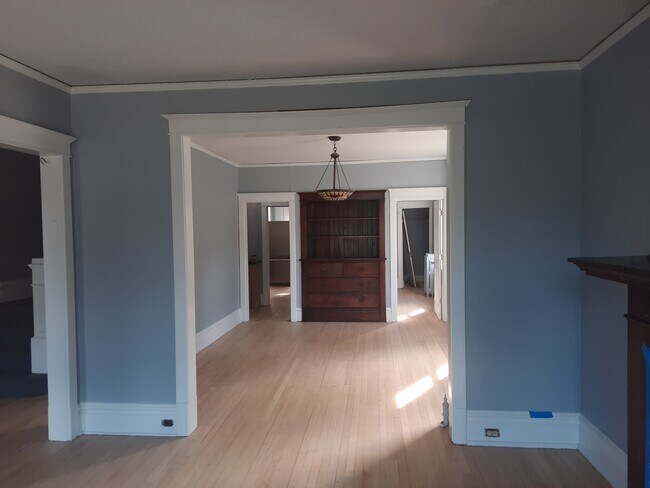 Building Photo - 429 N 10th Ave E