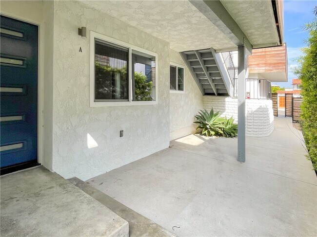 Building Photo - 206 Avenida Victoria