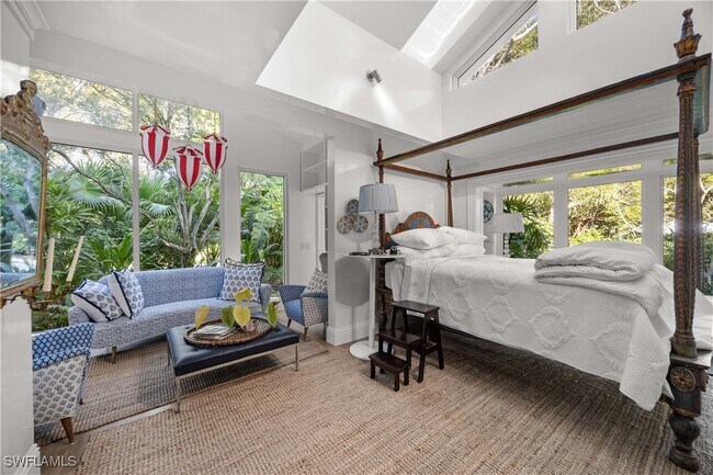 Building Photo - 295 6th St N