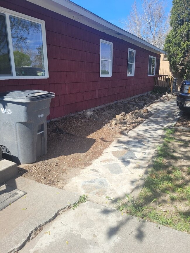 Building Photo - 107&amp;109NYost