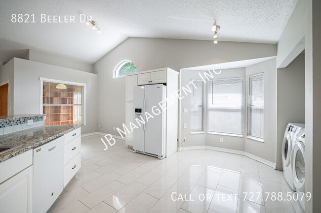 Building Photo - 8821 Beeler Dr