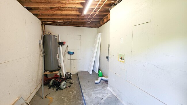 Building Photo - 453 Solana St