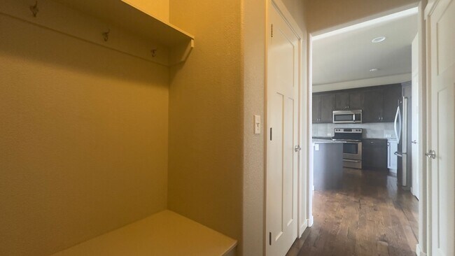 Building Photo - Great Home in Wellington