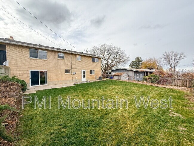 Building Photo - 1011 Claremont Dr