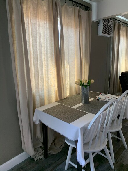 Dining room area - 14520 Pontlavoy Ave