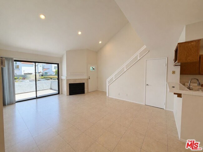 Building Photo - 1158 Tivoli Ln