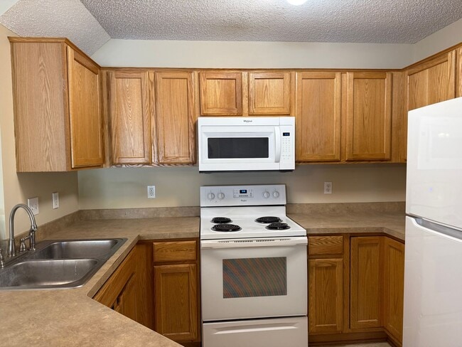 Building Photo - Easy Living On Gettysburg Way