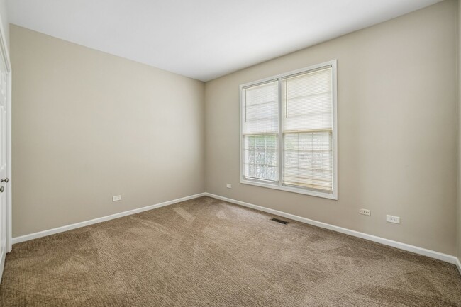 Building Photo - 5 Middlesex Ct