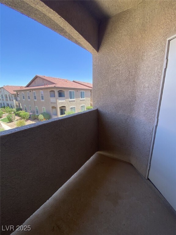 Building Photo - 2305 W Horizon Ridge Pkwy