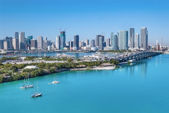 Building Photo - 1000 Venetian Way