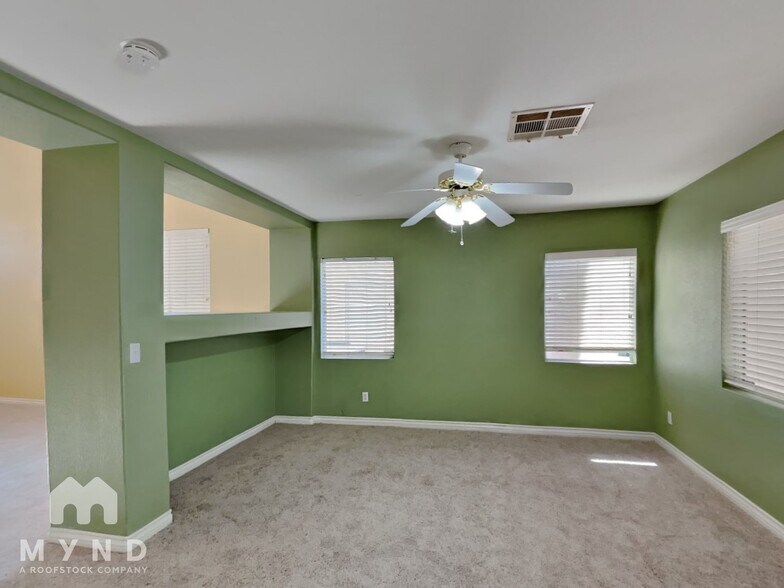 Building Photo - 695 Emerald City Ave