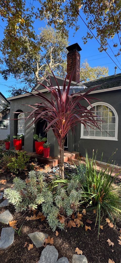 Building Photo - Charming 1 Bedroom 1 Bath Historic Duplex, Land Park-Curtis Park Area SEE VIDEO