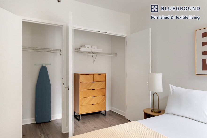 Building Photo - 49 E 34th St