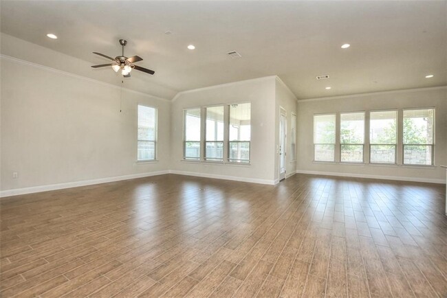 Building Photo - 10604 Lavon Bend