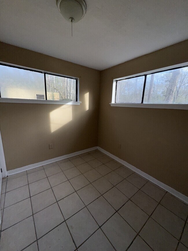 Building Photo - 2704 Shannon St