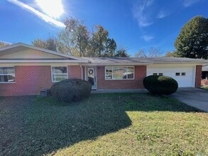 Building Photo - 209 Sanders Ave